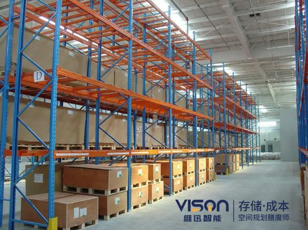 貫通式貨架利用叉車如何存取貨物？