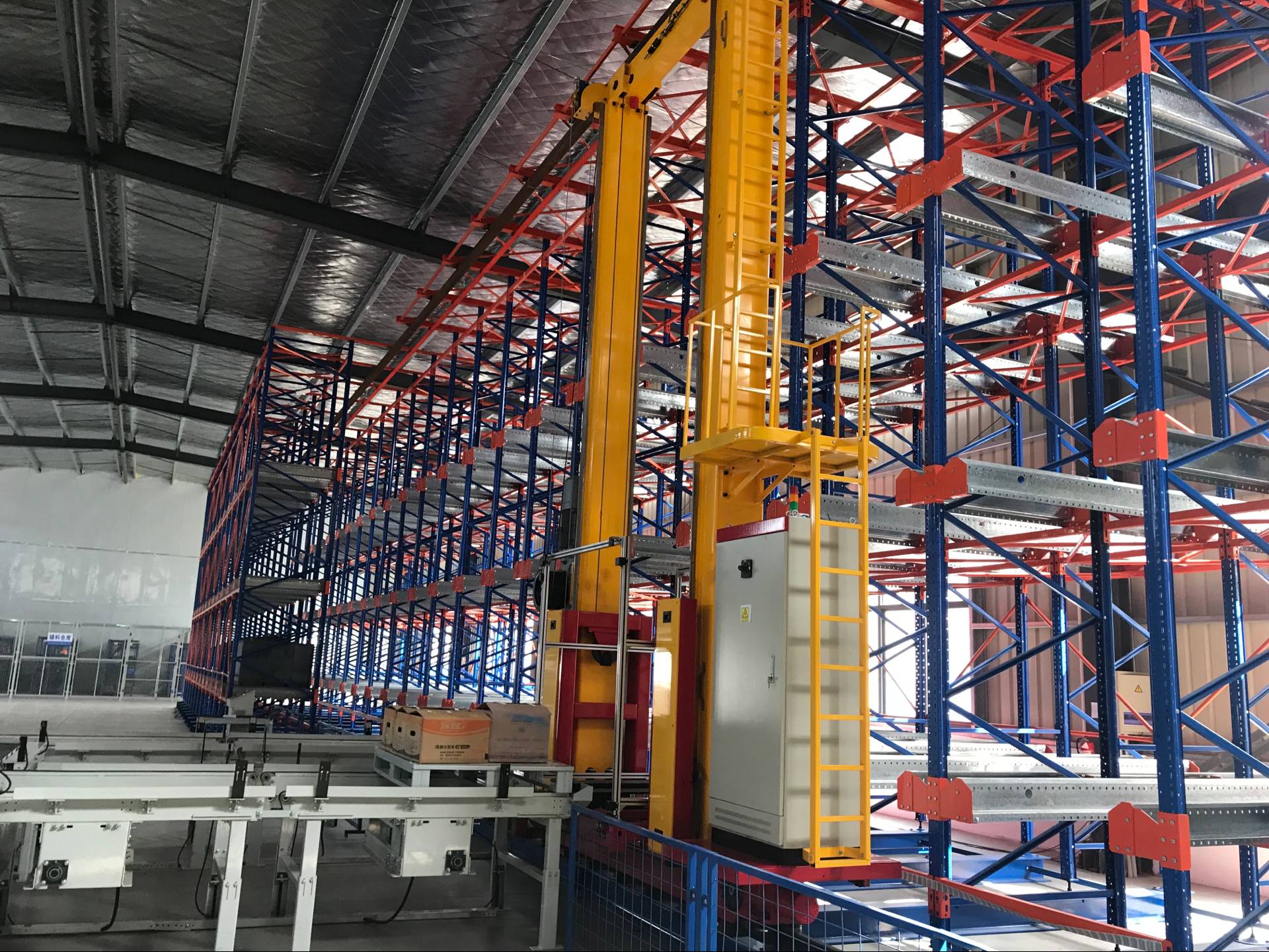 現代倉儲 “黃金組合”：堆垛機與穿梭車高效運作之道