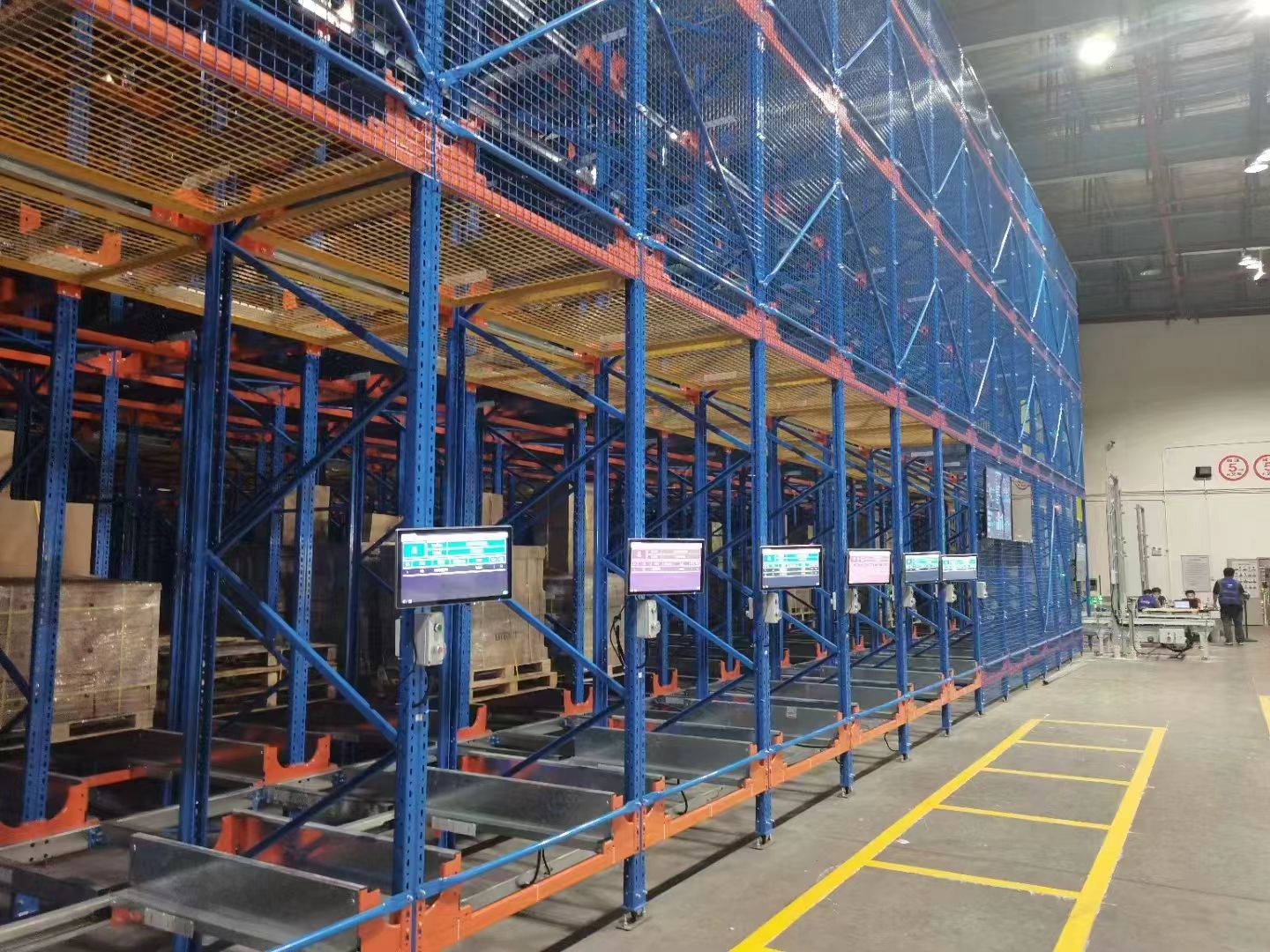 高效倉儲(chǔ)新選擇:托盤穿梭車的核心價(jià)值